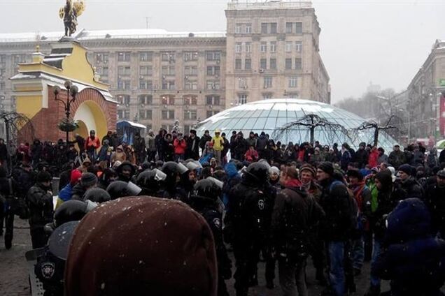 Число активістів на Майдані збільшується. Виходи з метро закриті