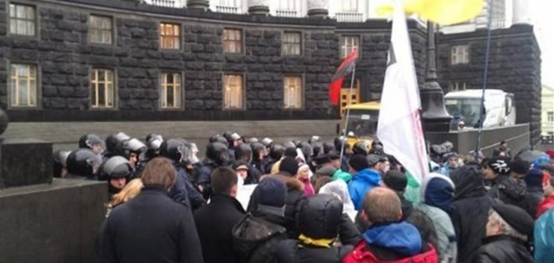 Опозиція вибачилась перед киянами за незручності через протести