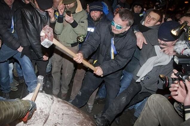 Добкин заявил, что памятник Ленину снесли 'рагули'