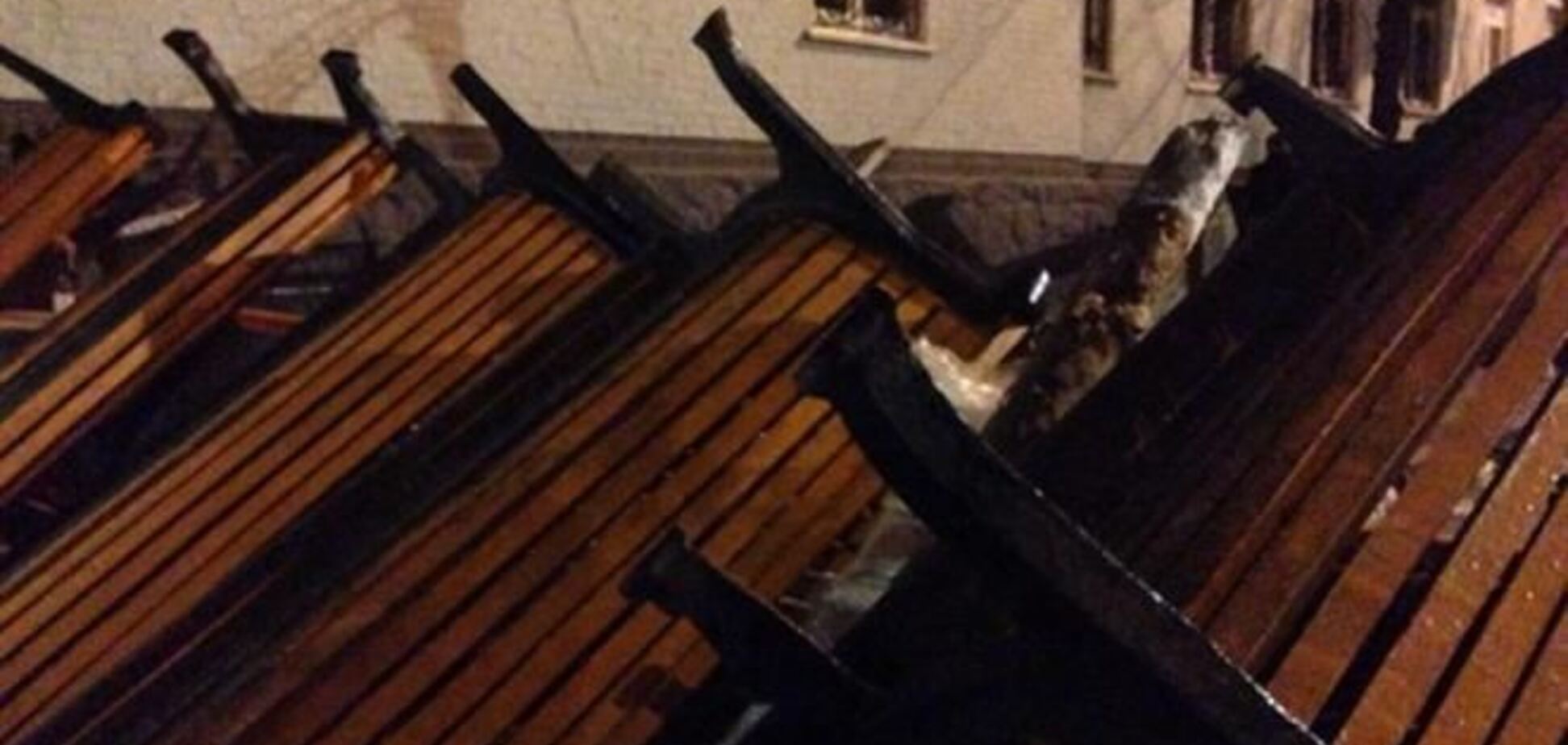 Протестующие на Евромайдане укрепляют баррикады