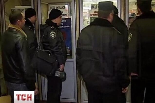 В киевском метро милиция заталкивает в вагоны всех пассажиров