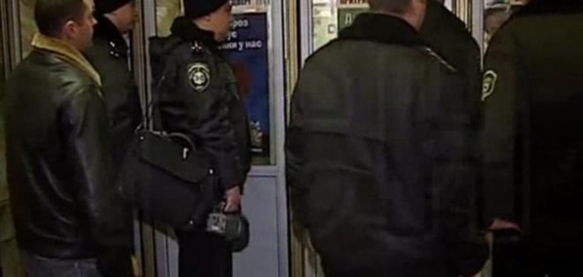 В киевском метро милиция заталкивает в вагоны всех пассажиров