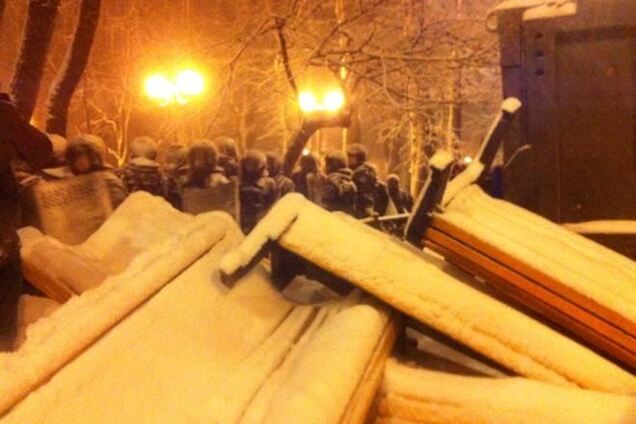 Барикади під будівлею Кабміну частково розібрані