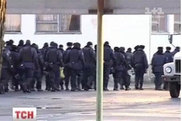 Бойцы 'Тигра' прорвались сквозь оцепление в Василькове и едут в Киев