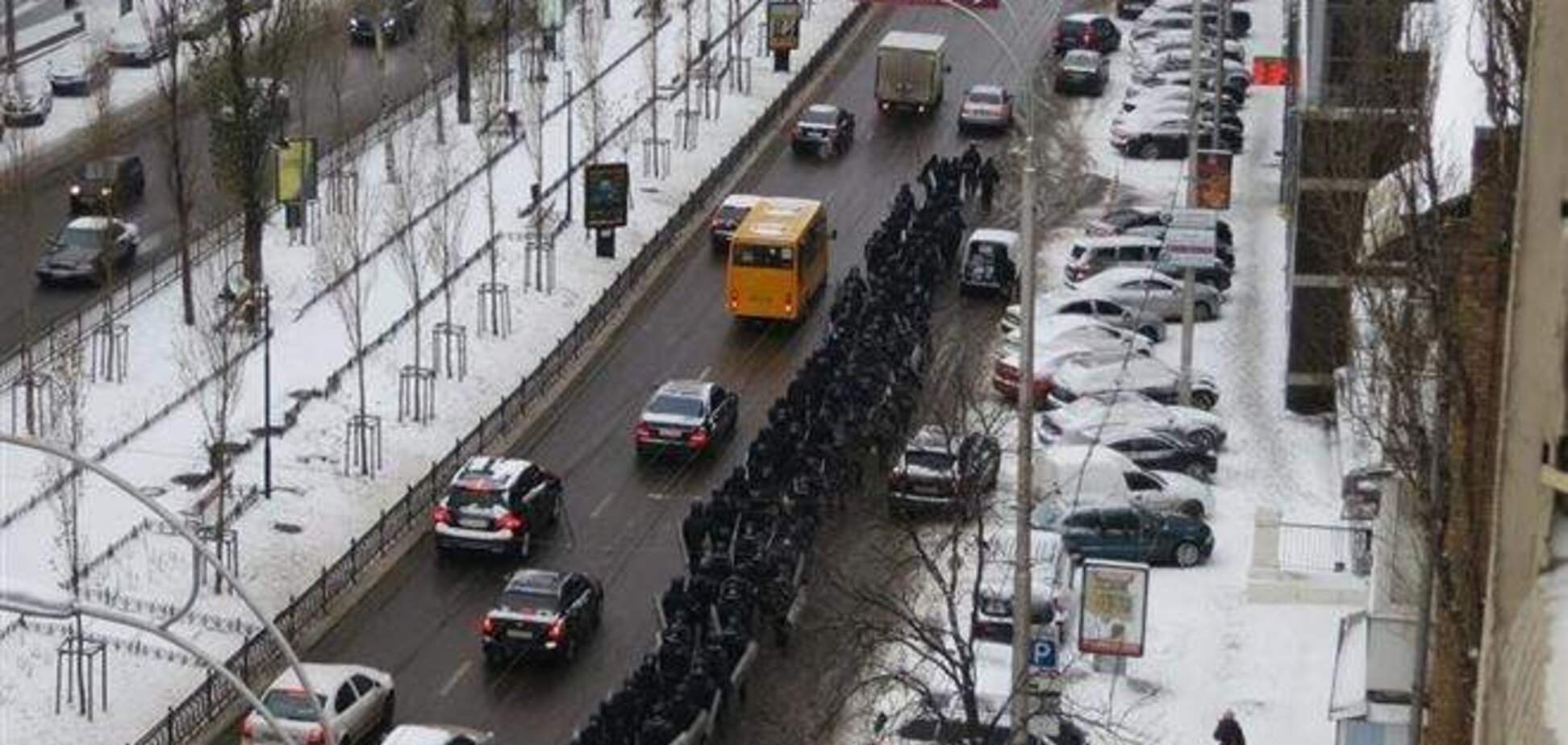 Бойцы 'Беркута' окружили здание ЦИК