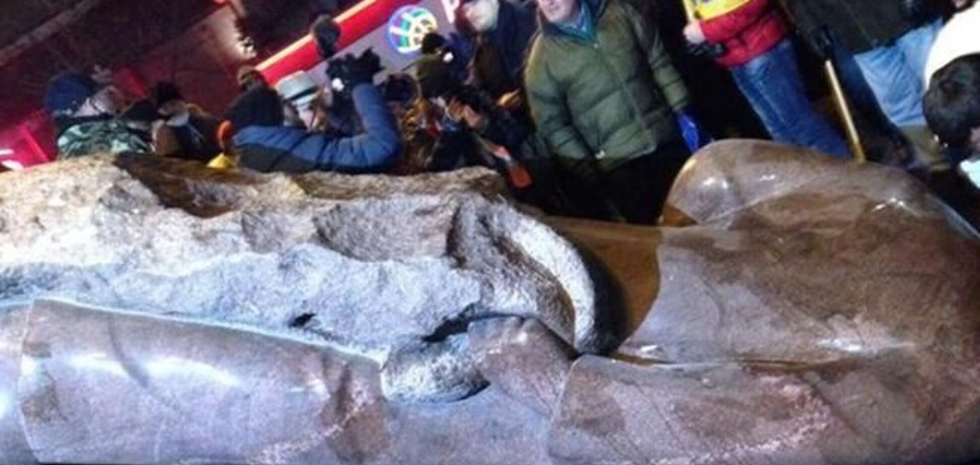 Симоненко: Снос памятника Ленину в Киеве — это проявление 'демократических' ценностей Европы