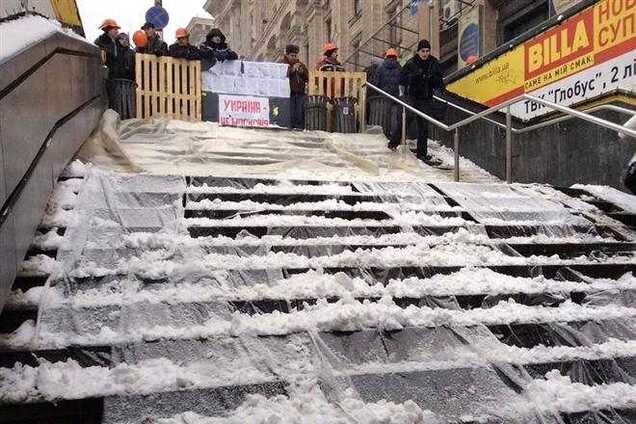 Евромайдановцы строят 'ловушки' для милиции на выходах из метро