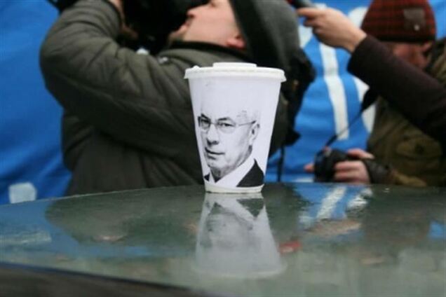 С пикетом к зданию Кабмина пришли около 150 человек