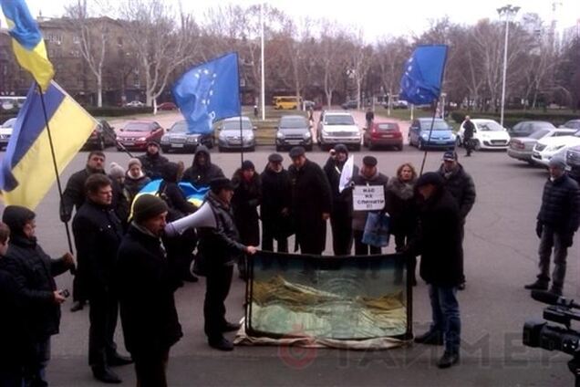 В Одессе идет запись добровольцев для участия в акциях на киевском Евромайдане