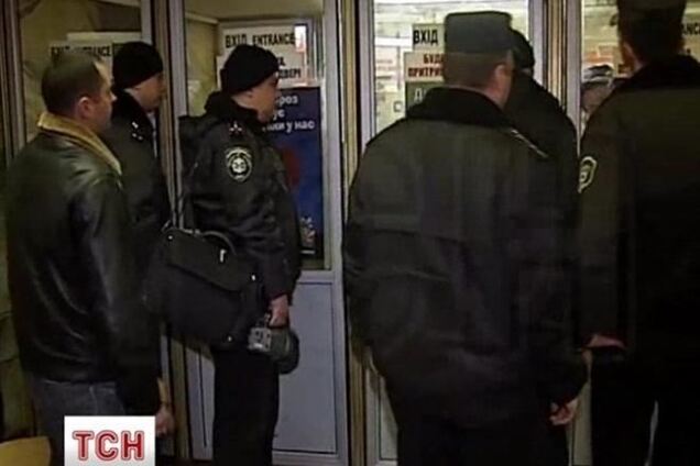 Три станции метро в Киеве остаются закрытыми из-за угрозы минирования