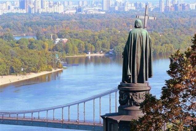 В Киеве хотят объединить Украину 3-километровой аллеей