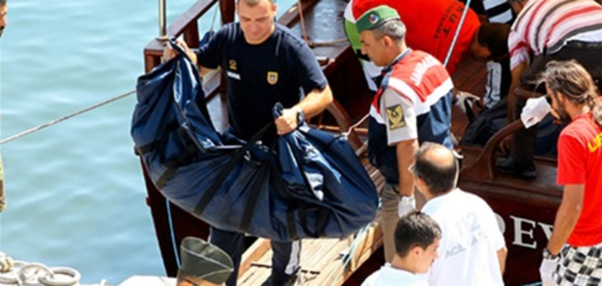 В результате аварии судна у Канарских островов погибли 5 человек