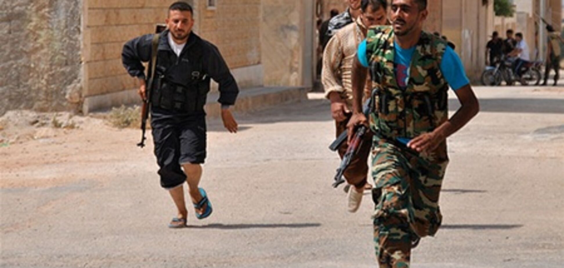 Армия Асада и повстанцы ведут бои под Дамаском
