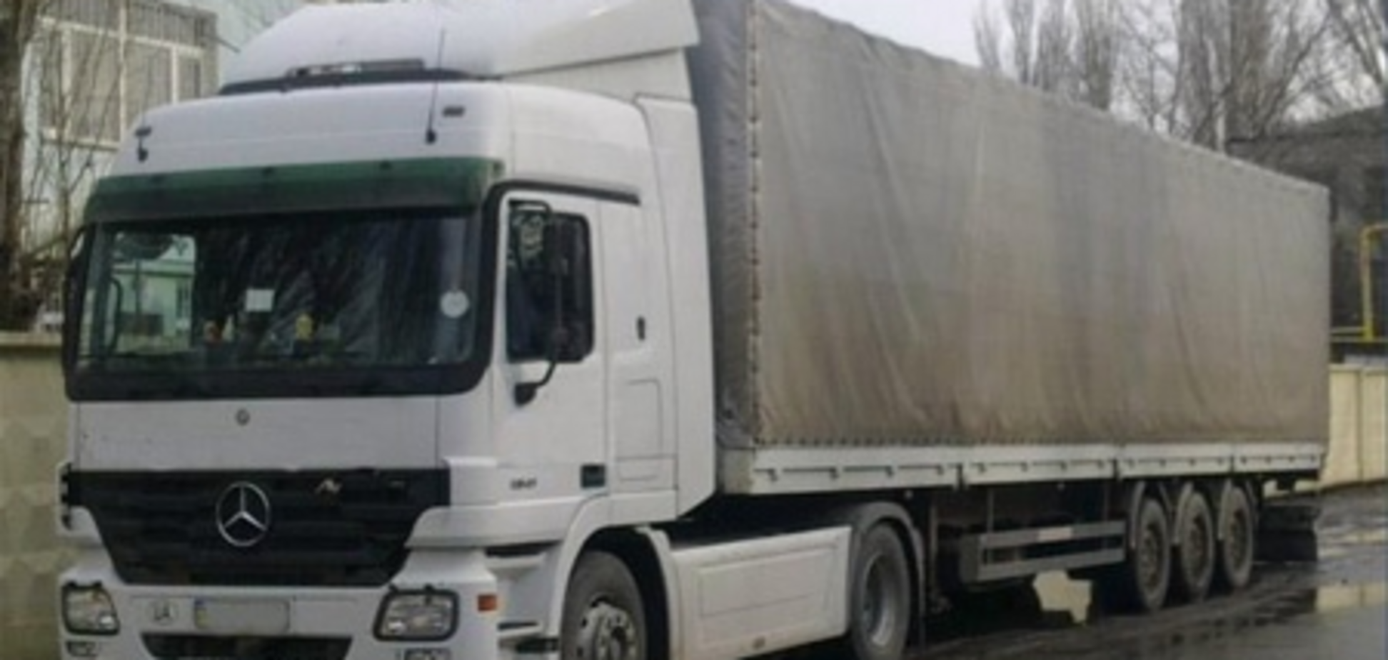 На Киевщине водитель фуры сбил двух человек и скрылся