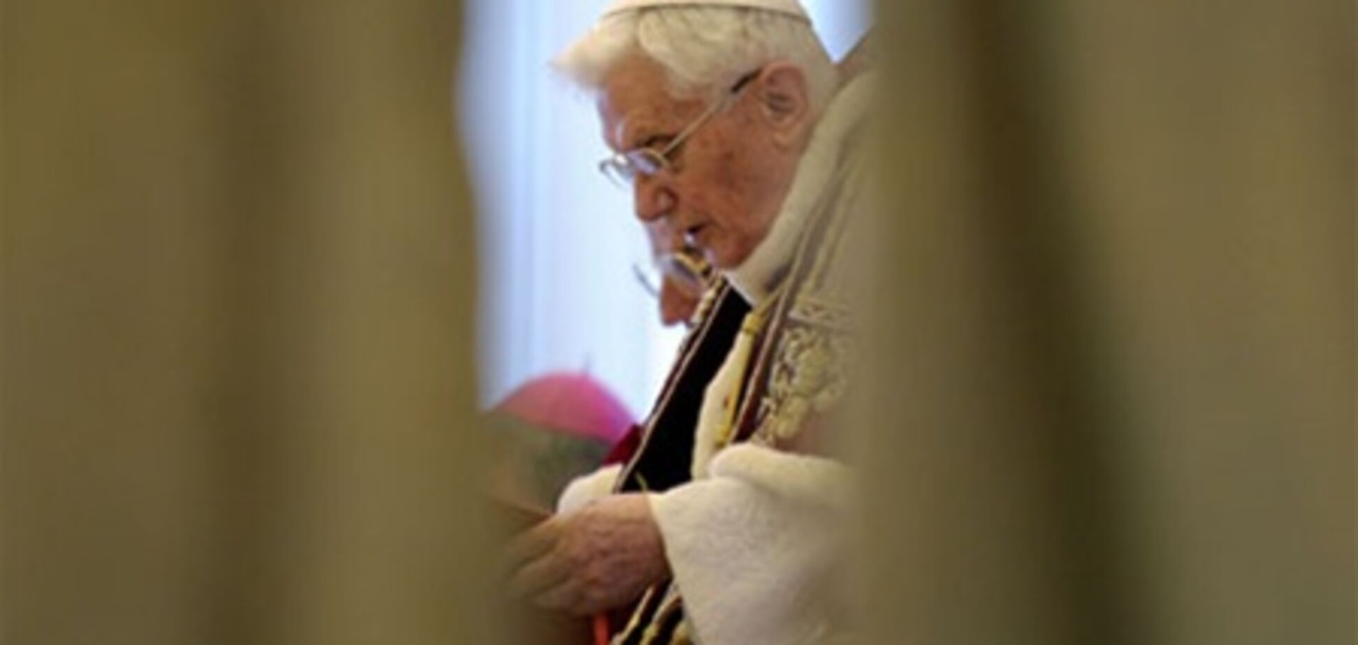 Папа Бенедикт XVI попросил прощения у кардиналов
