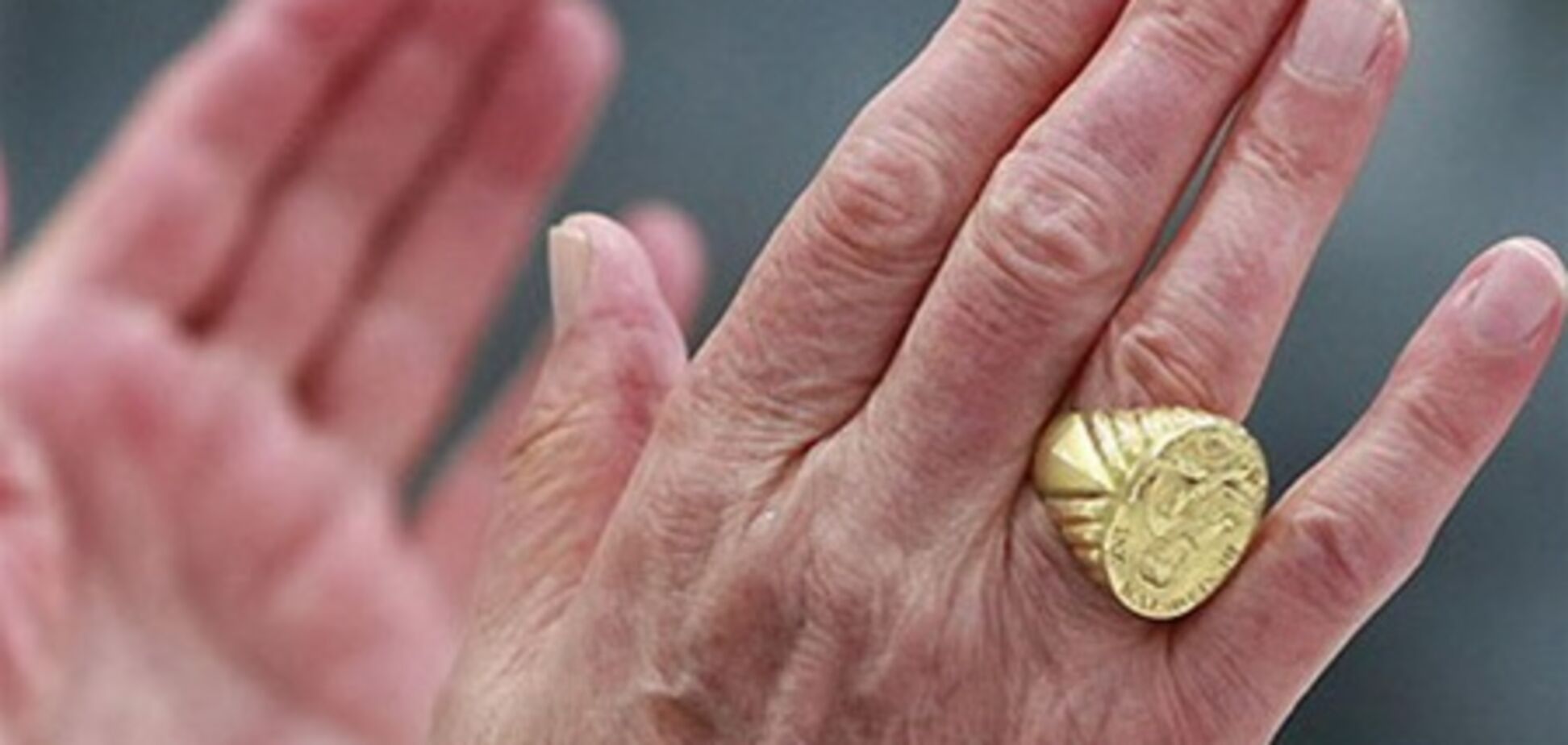 Стало известно имя человека, который испортит кольцо Бенедикта XVI