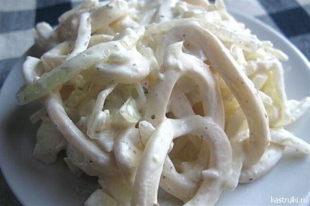 Салат из кальмаров с яблоком