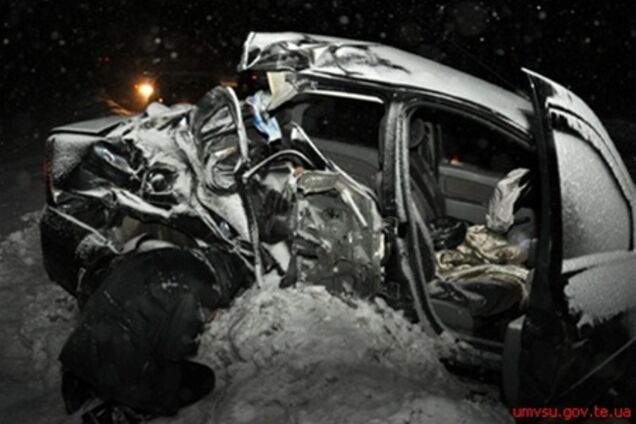 На Тернопольщине автобус столкнулся с легковушкой: есть жертвы. Фото