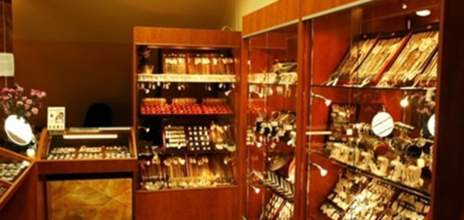 На Луганщине из ювелирного салона украли 12 лотков золотых колец