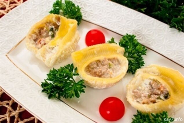 Ракушки, фаршированные цуккини, помидорами и фаршем