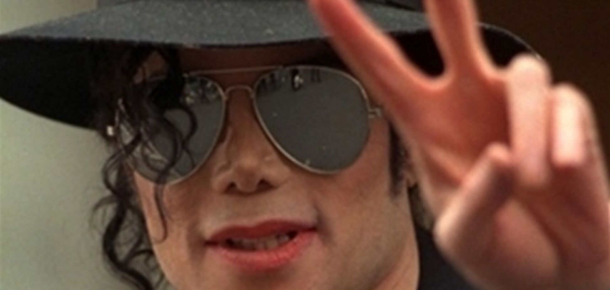 Фетровая шляпа Майкла Джексона ушла с молотка