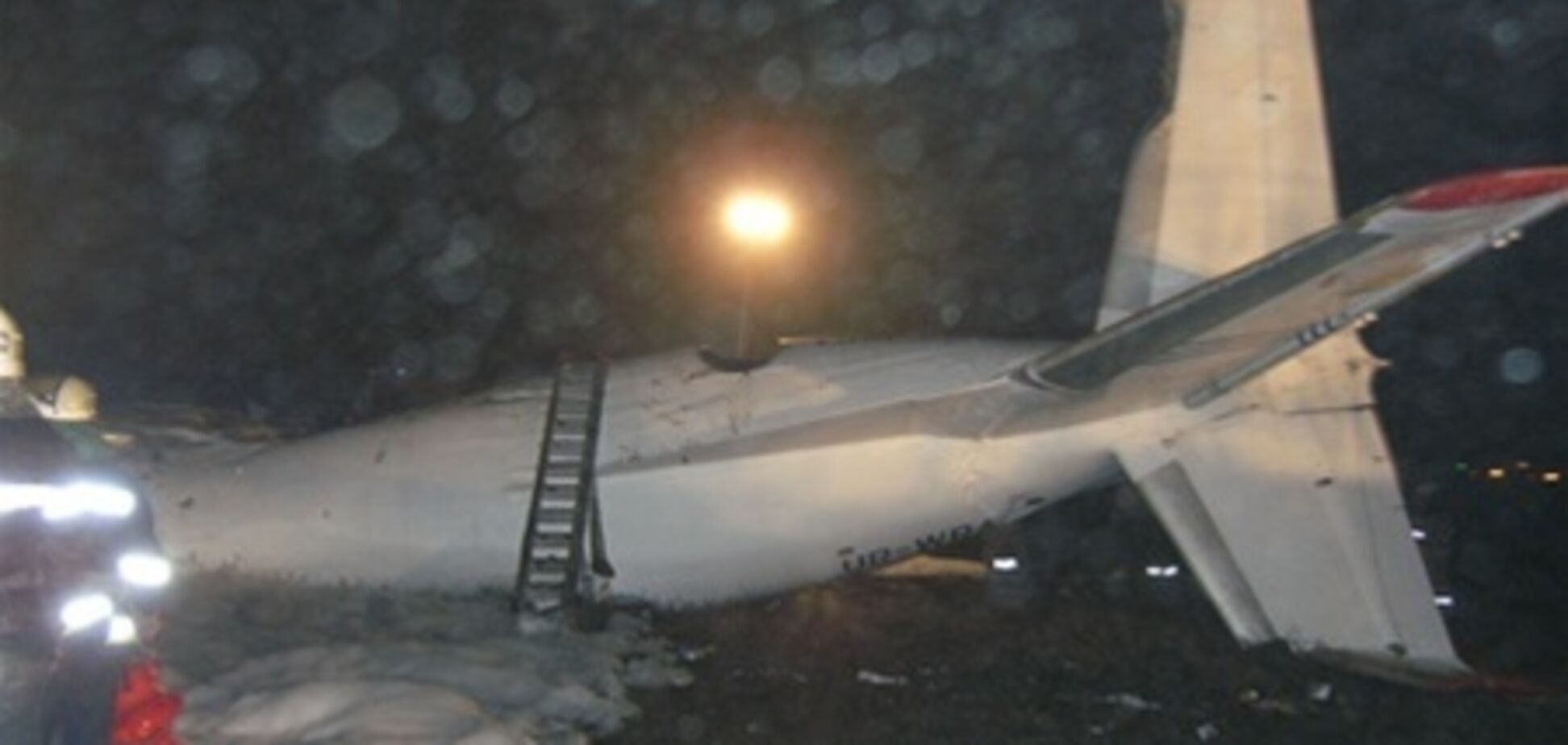 Опознаны тела еще двух жертв авиакатастрофы в Донецке. Видео