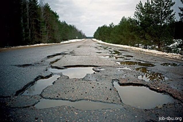 При строительстве дорог в Украине разворовали 225 млн грн