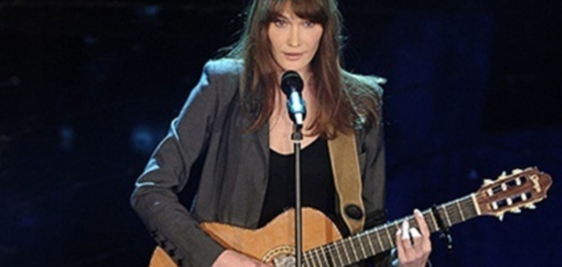 Карла Бруни выступила на фестивале в Сан-Ремо. Фото