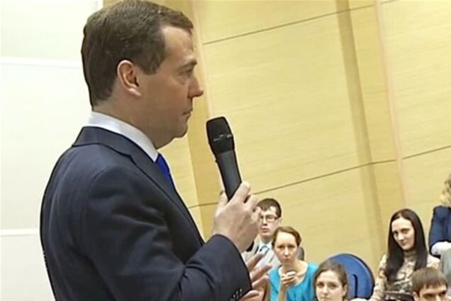 Медведев посоветовал студенту, как влюбить в себя девушку