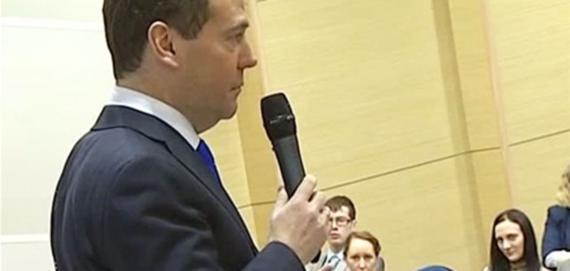 Медведев посоветовал студенту, как влюбить в себя девушку