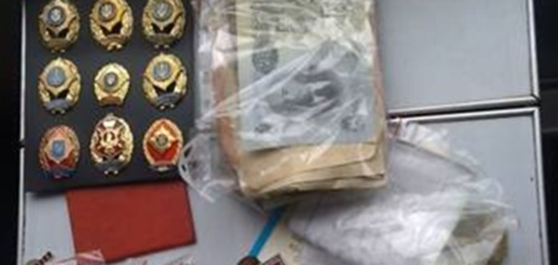 Россиянин пытался вывезти из Украины ценные монеты и ордена