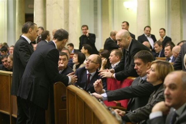 ПР не хочет разблокирования трибуны - Яценюк
