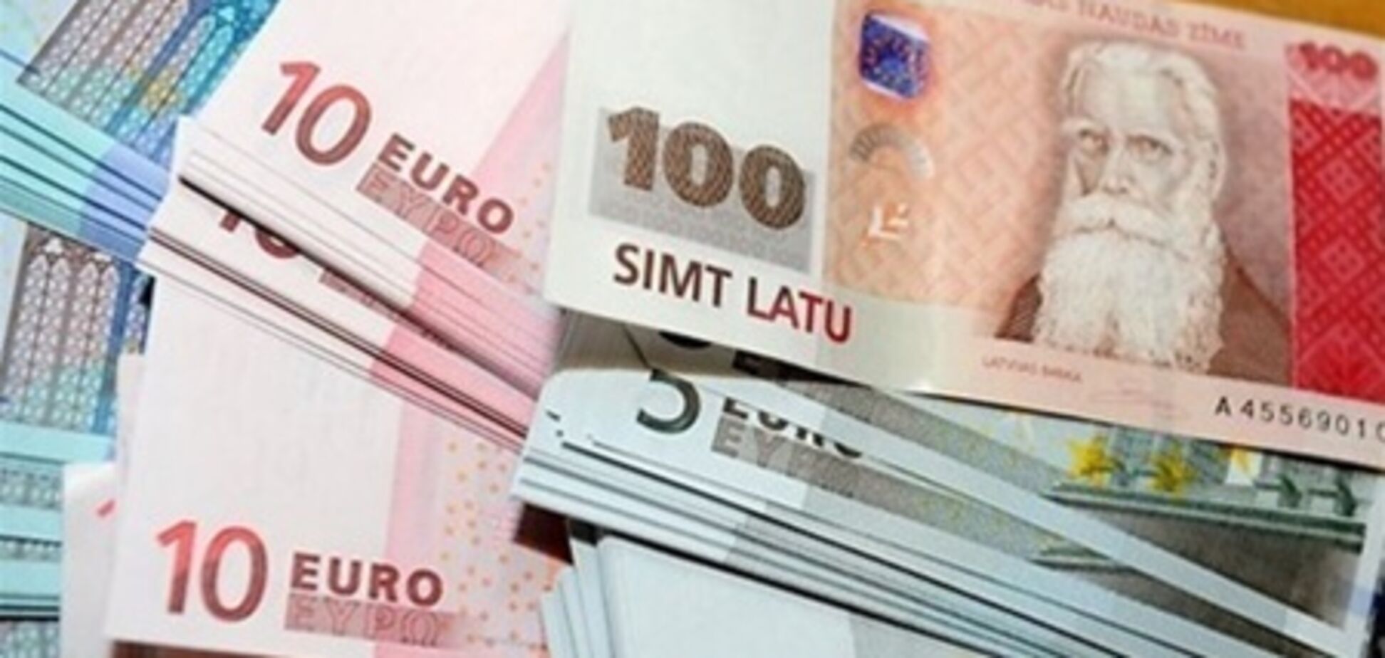 Латвия с 2014 года перейдет на евро
