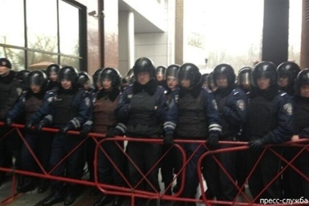 На депутатов от 'Батьківщини' завели дело за нападение на 'грифоновца'