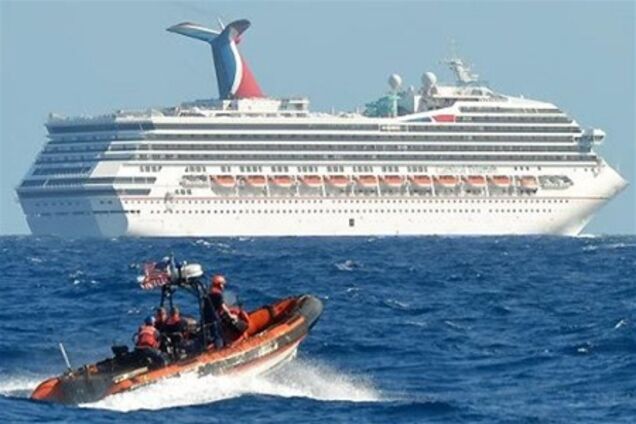 Carnival Triumph наконец-то отбуксировали в порт Мобил