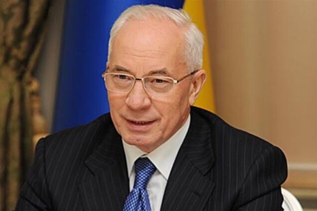 Азаров поблагодарил ветеранов войны за подвиг