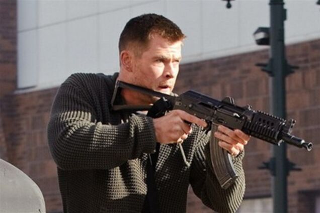 Режиссер 'Джонни Д.' построит кибермир для Криса Хемсворта