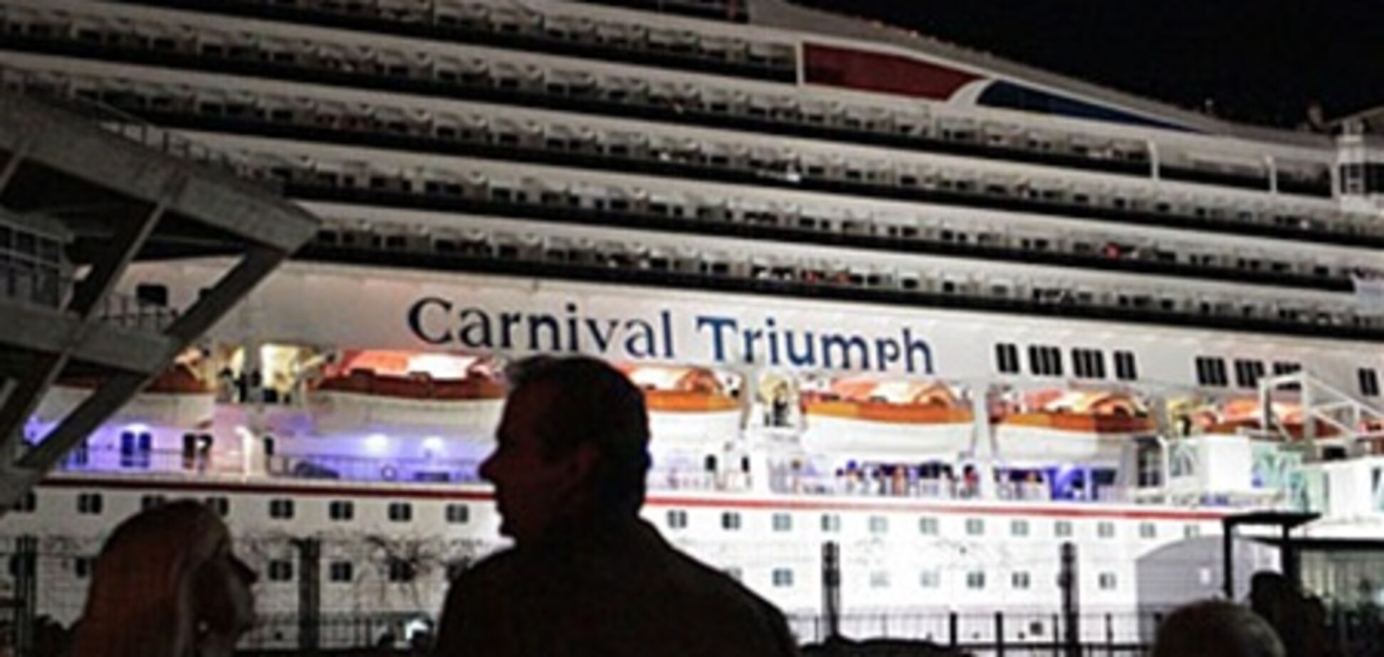 Сломавшийся круизный лайнер доставили в Алабаму