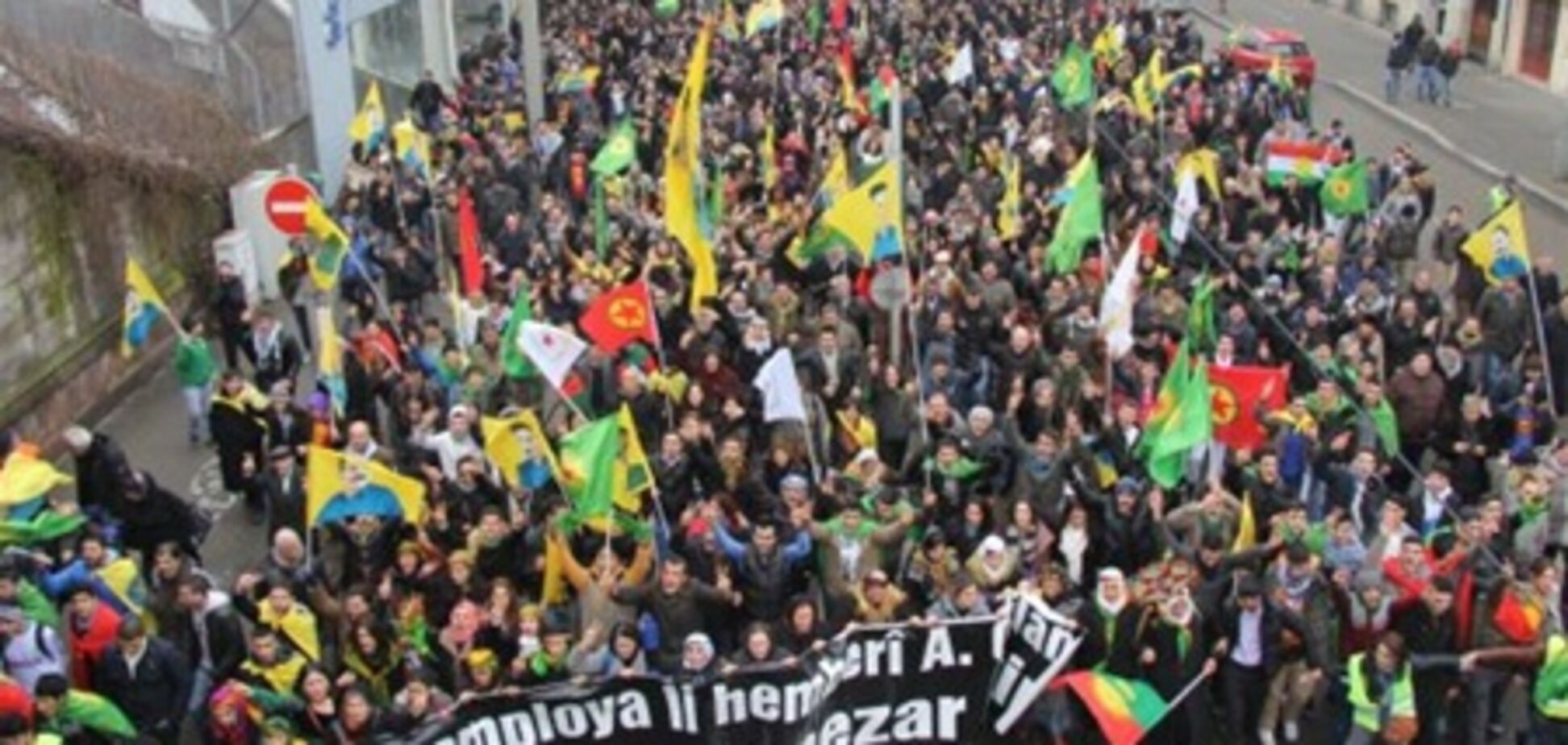 В Страсбурге акция протеста курдов собрала десятки тысяч человек