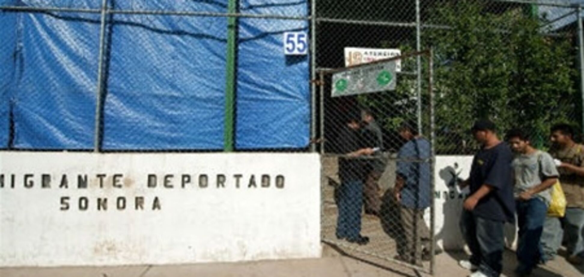 Обама пообещал нелегалам восемь лет на легализацию