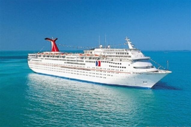 Компания 'Carnival Cruise Lines' отменила 12 круизов из-за поломки лайнера 'Triumph'