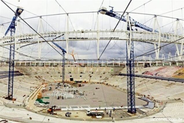 Реконструкция главного стадиона Бразилии под угрозой срыва