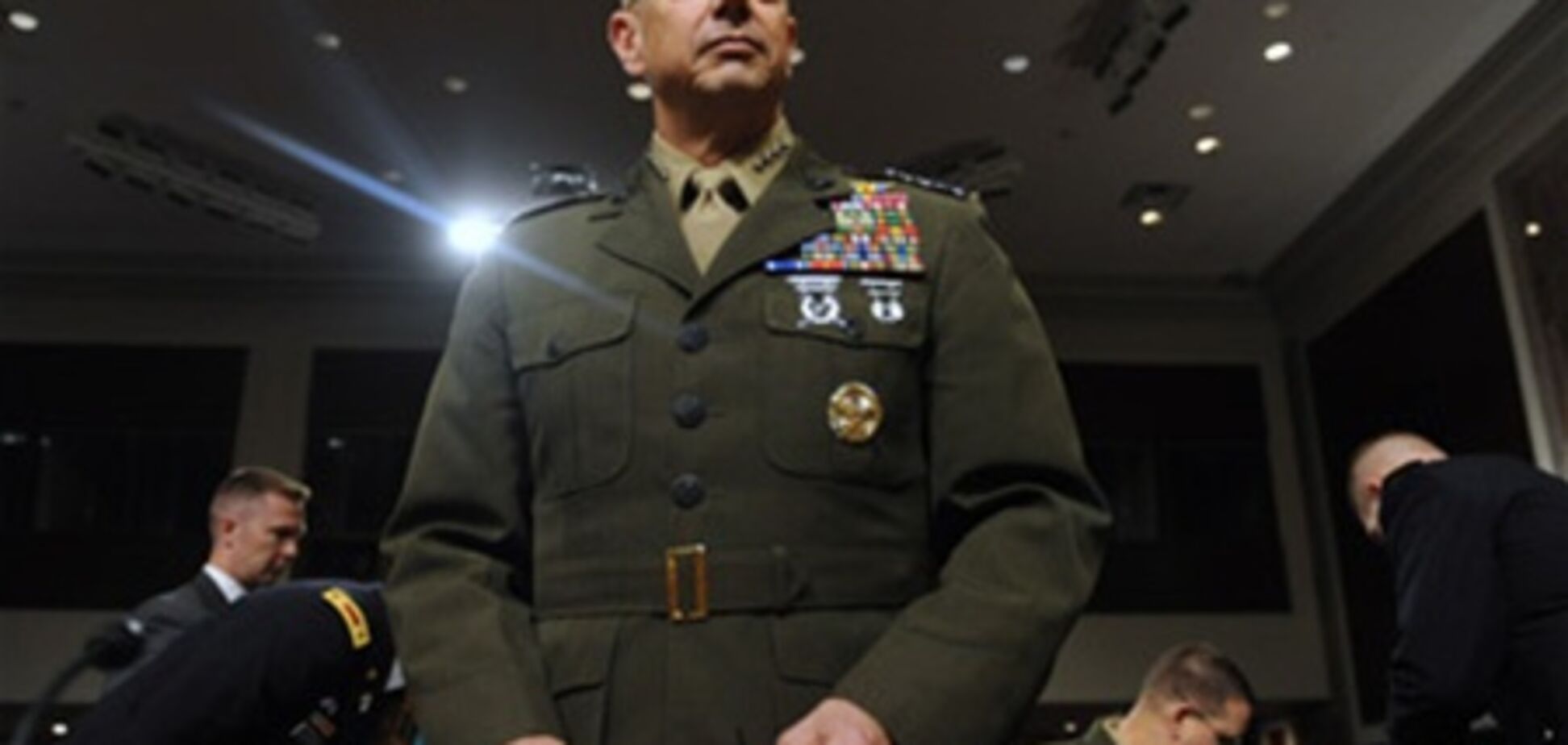 Екс-командувач НАТО в Афганістані пішов у відставку