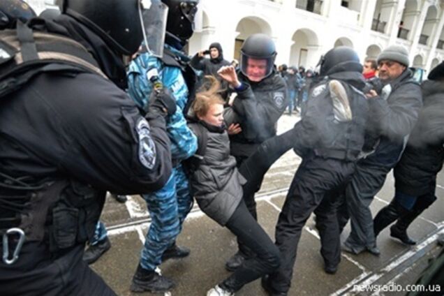 Побоище в Гостином дворе: милиция зарегистрировала 95 заявлений. Видео