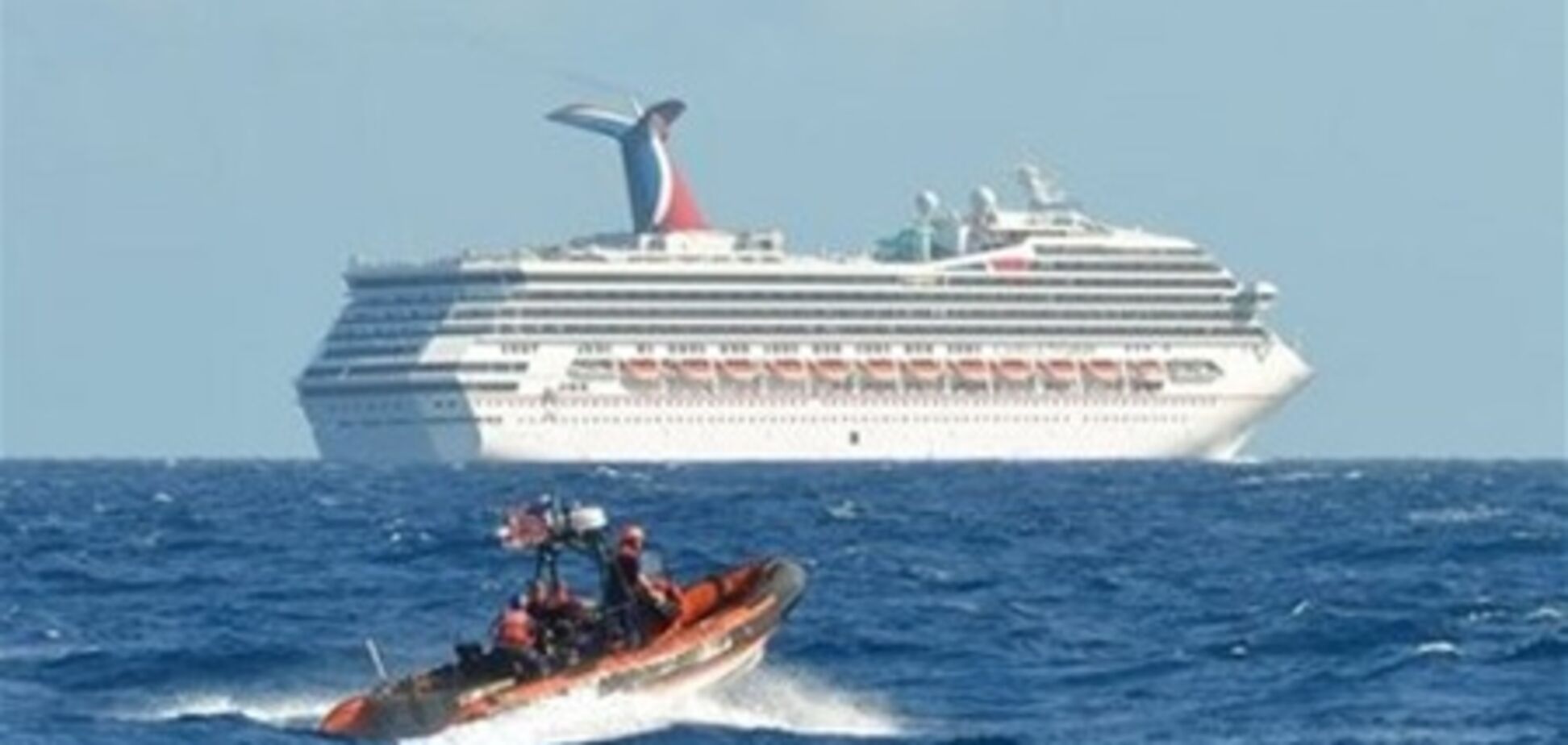 Встановлено причину пожежі на круїзному лайнері Carnival Triumph 