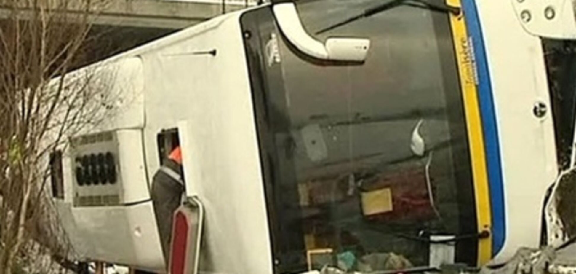 Еще один автобус упал с обрыва в Китае: 13 погибших 
