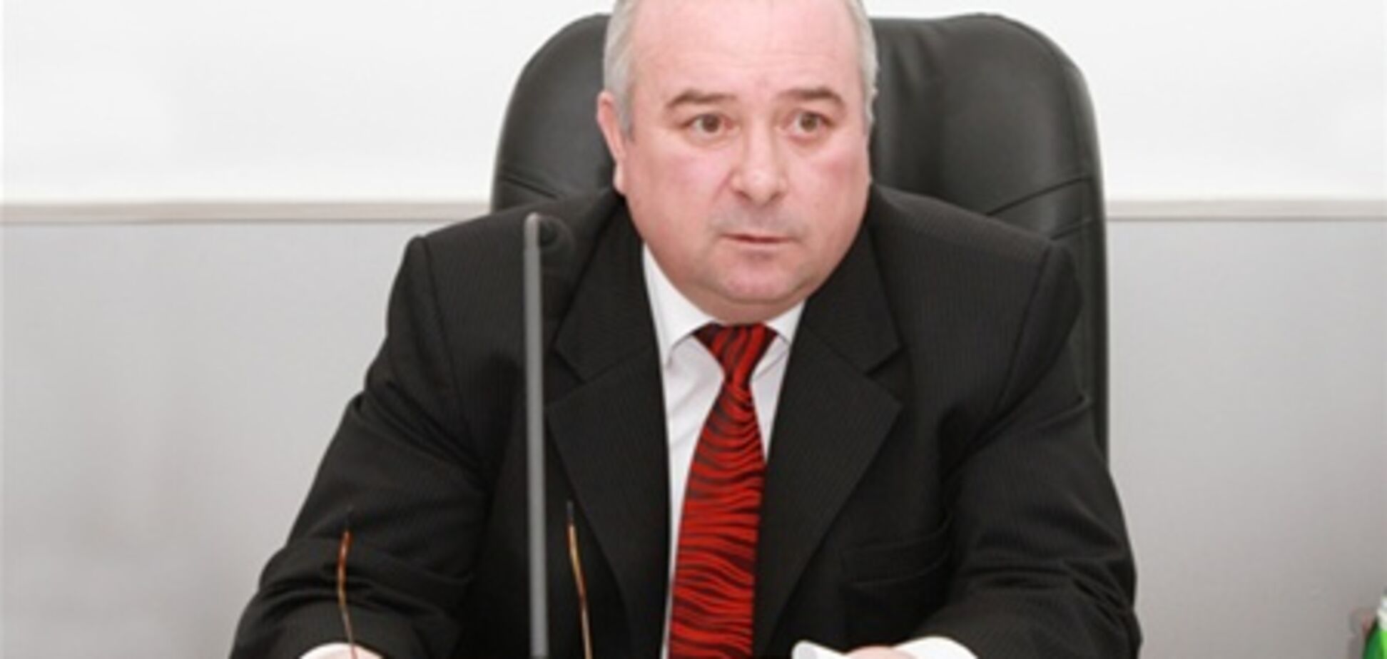 Участковых милиционеров обязали раздавать свои визитки