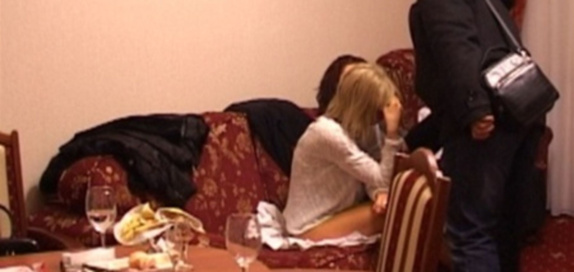 В гостинице на Майдане Незалежности задержали проституток. Видео