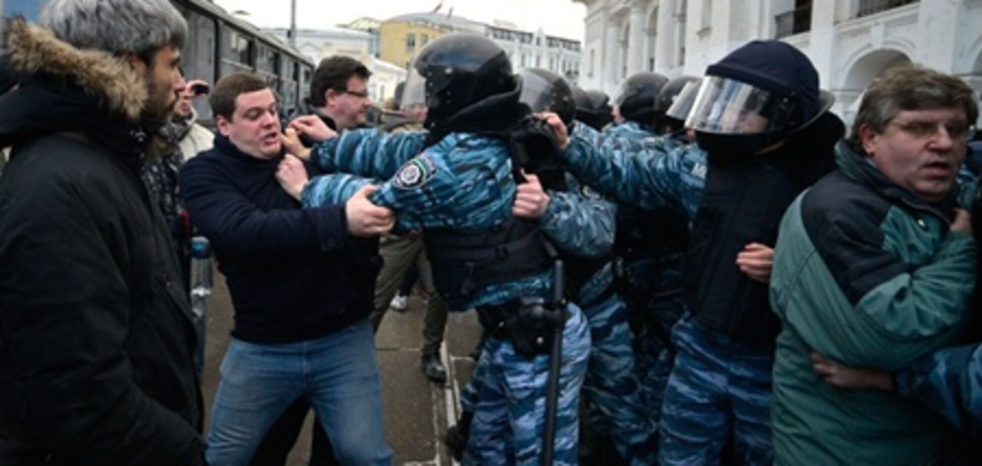 Глава МВД о конфликте в Гостином дворе: милицию бить нельзя