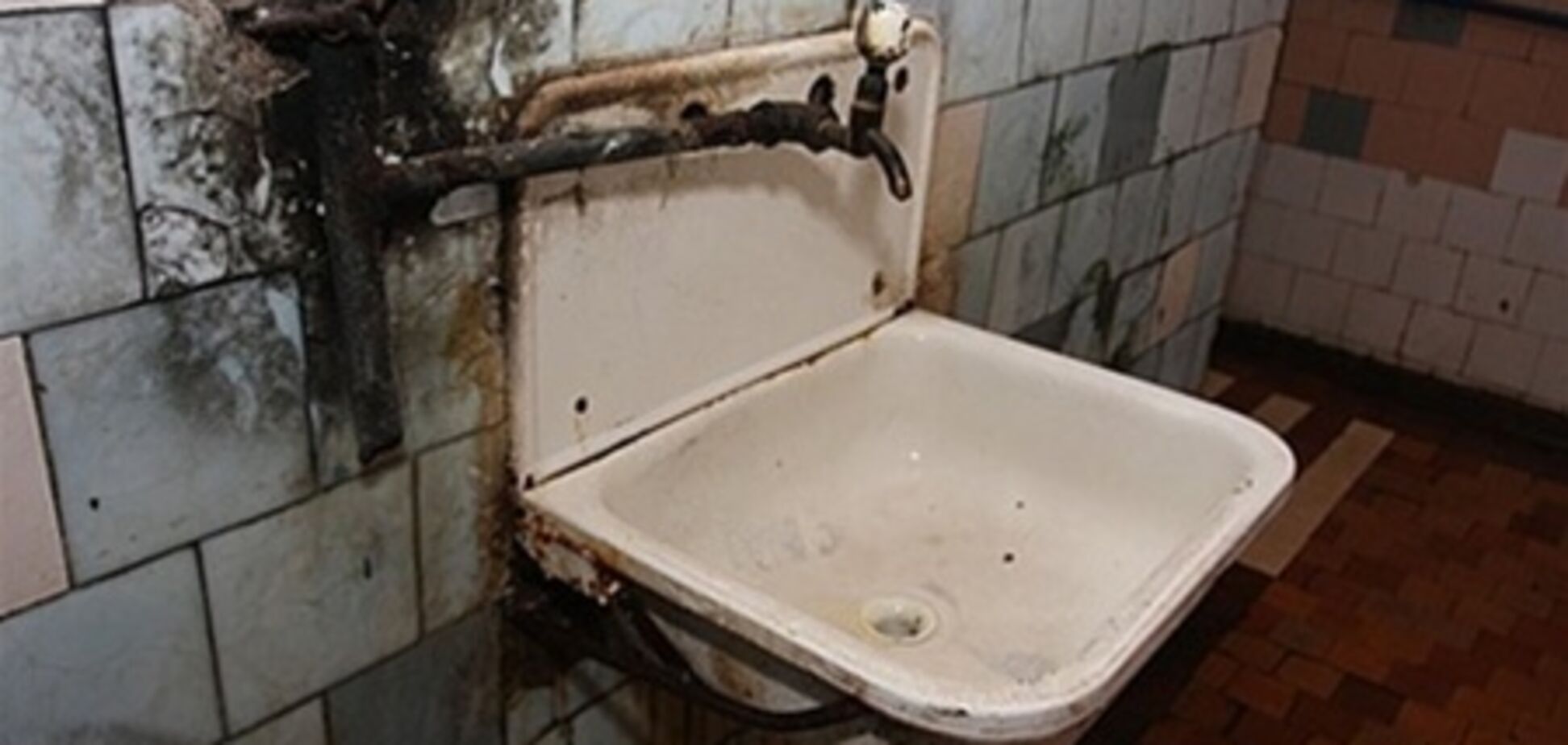 Власти Чернигова заработали на 'убитых' туалетах миллион. Фото